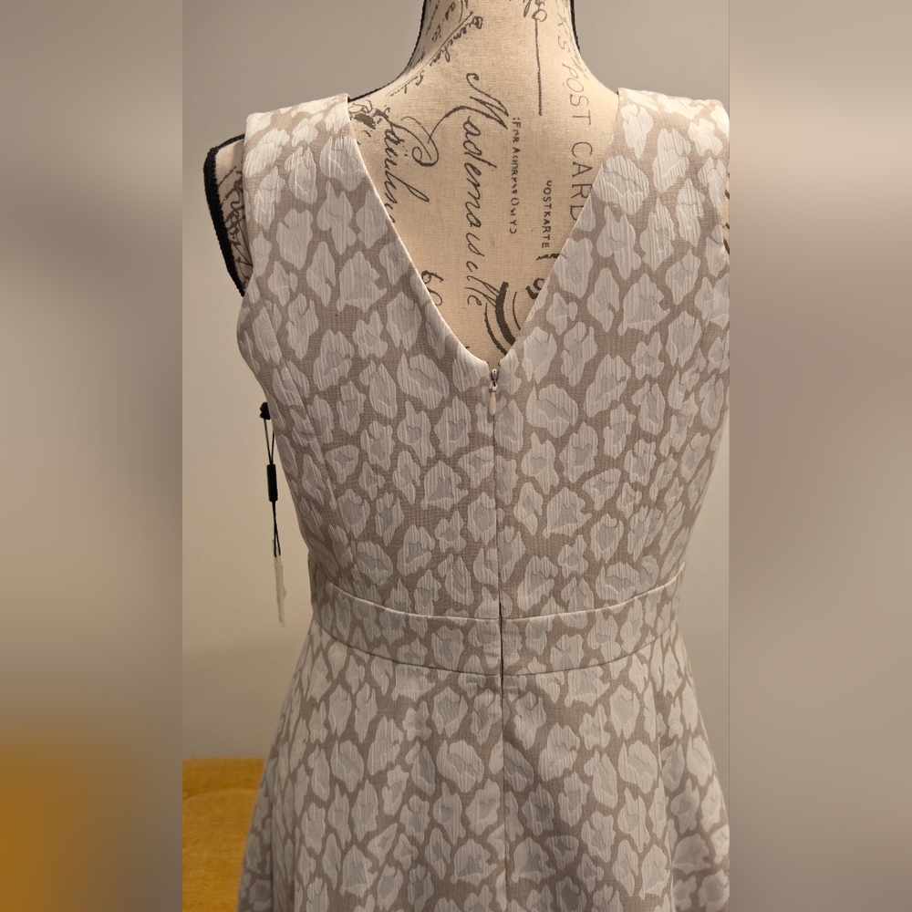 Calvin Klein Sleeveless V-Neck A-Line Dress in Light Beige Pattern Size 6 - Picture 6 of 16